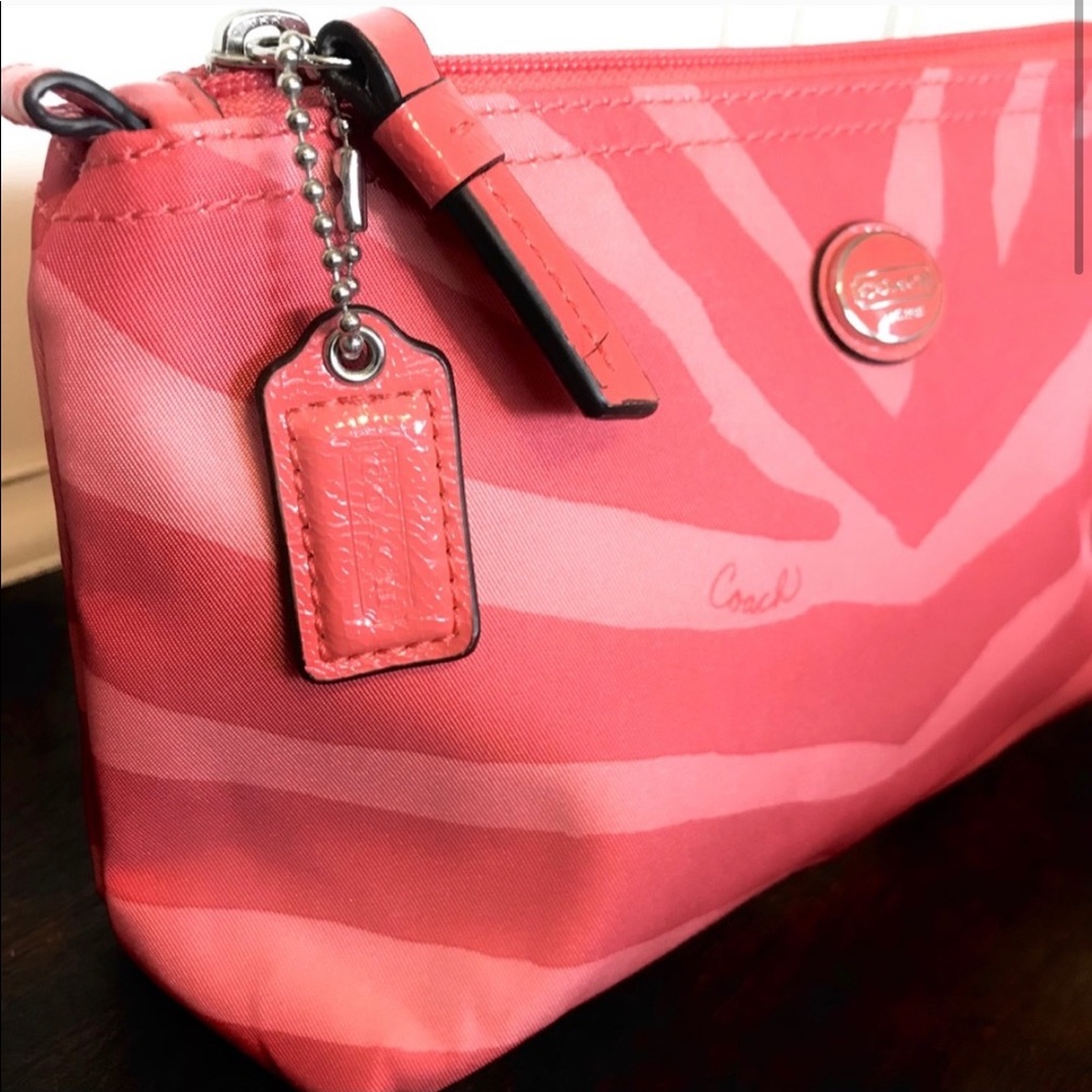 Coach makeup bag- nwot adorable